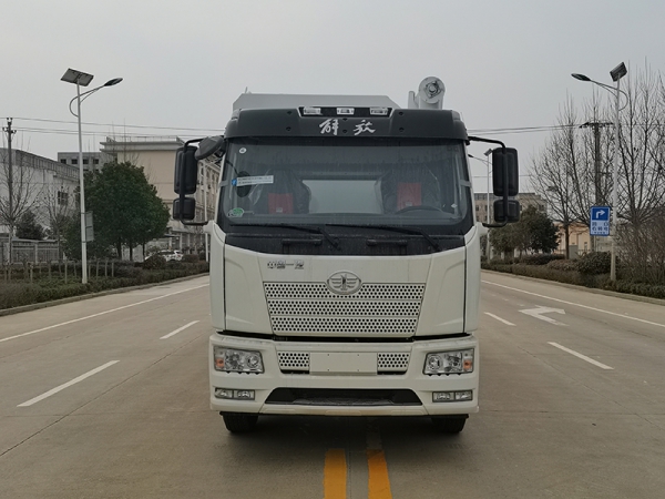 DLQ5181ZSLXND6C解放单桥饲料车