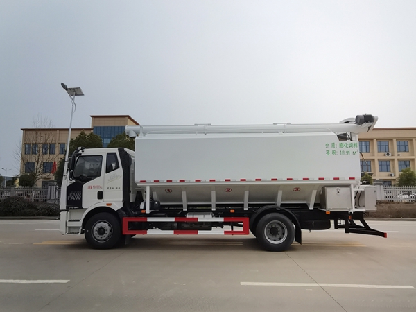 DLQ5181ZSLXND6C解放单桥饲料车